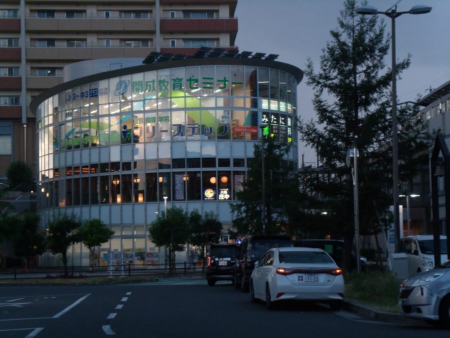 JR住道駅と駅前の街並み