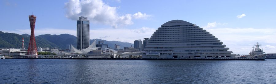 メリケンパークと神戸ポートタワー