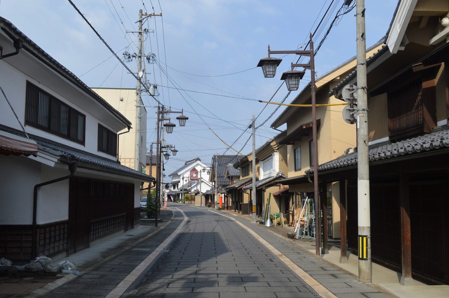 須坂市横町通りの蔵造りの街並み