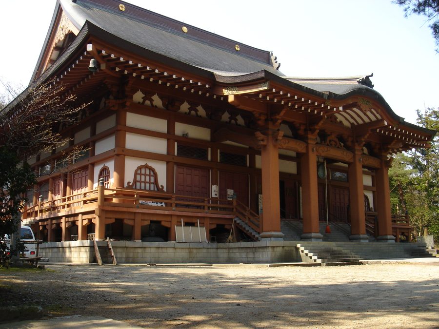 乙宝寺の大日堂