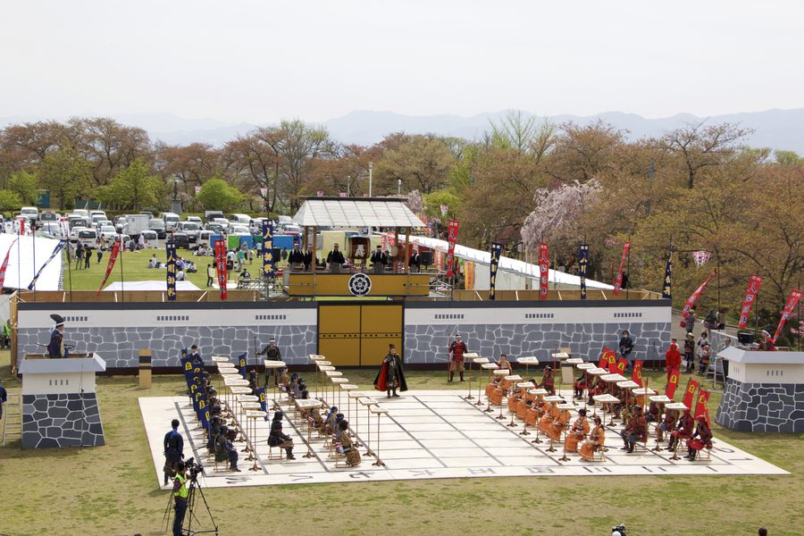 舞鶴山での人間将棋