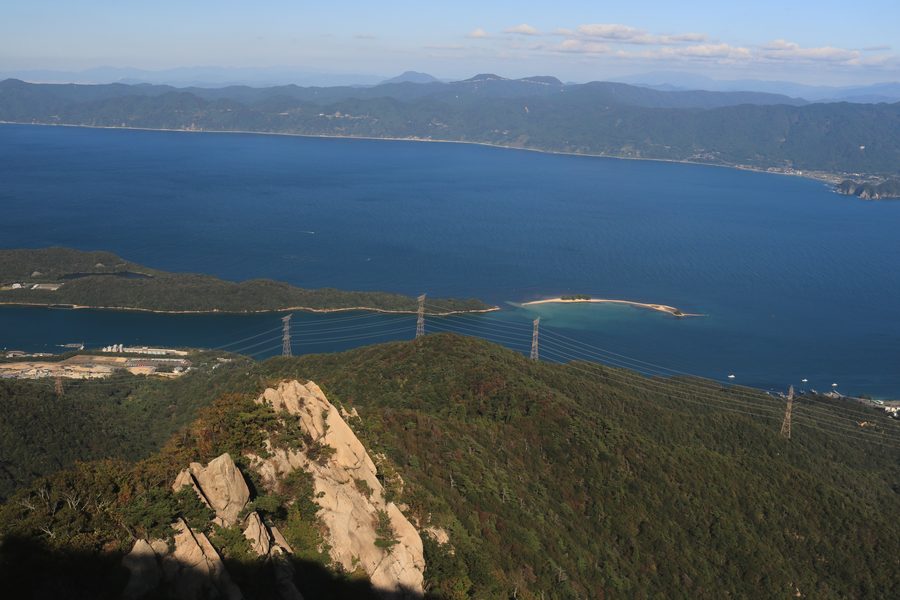 サザエ山から望む敦賀湾